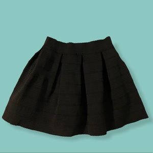 Black Express Pull On Skirt with Scallop Hem M